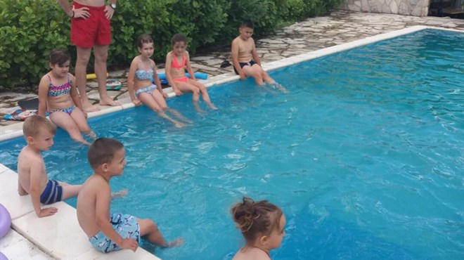 GRUDE: Upišite djecu na školu plivanja