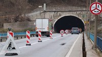 Samo u BiH: Tek postavljeni asfalt u tunelu odmah propao