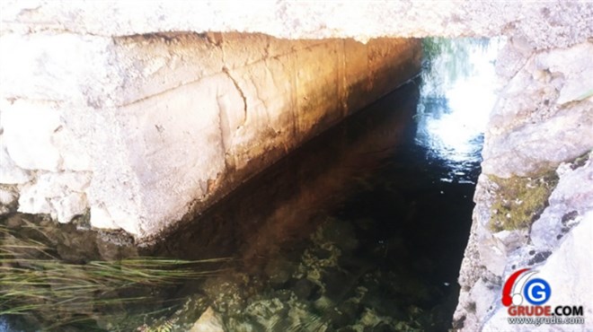 FOTO: Teče potok u Grudama i pokazuje zube ljetnoj vrelini