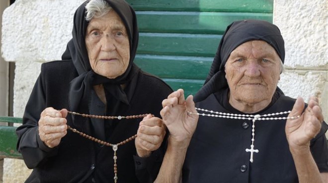 IMOTSKA KRAJINA: Iako žive u istom selu, dvije stogodišnjakinje srele se nakon 30 godina