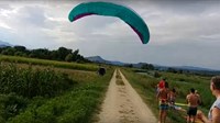 Zanimljivo slijetanje ljubuških paraglidera na Tegaševcu - video 