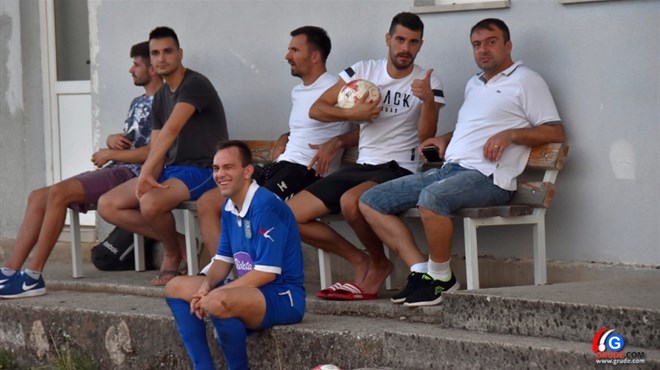 FOTO: Grude nadigrale Vinjane! Mario Mikulić Pavo predvodio svoj klub do pobjede