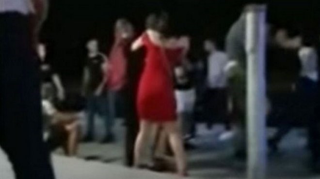 VIDEO: Uz taktove 'kazni me kazni' pretukli djevojku i mladića. On završio i u bazenu