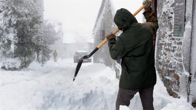 Snijeg u Austriji: Telefonske linije u prekidu, nema signala za mobitel, najavljen nestanak struje