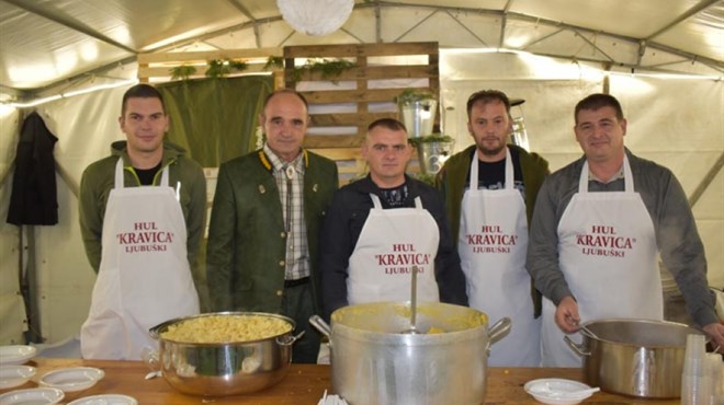 ''Advent u Ljubuškom'': Lovci podijelili 500 porcija ''adventskog'' gulaša od divljači