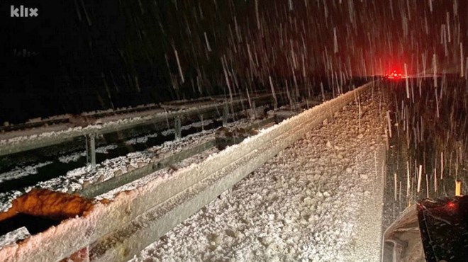 Dijelove BiH okovao snijeg, oprez neophodan u Tomislavgradu, Livnu, Kupresu... zbog jačih udara vjetra