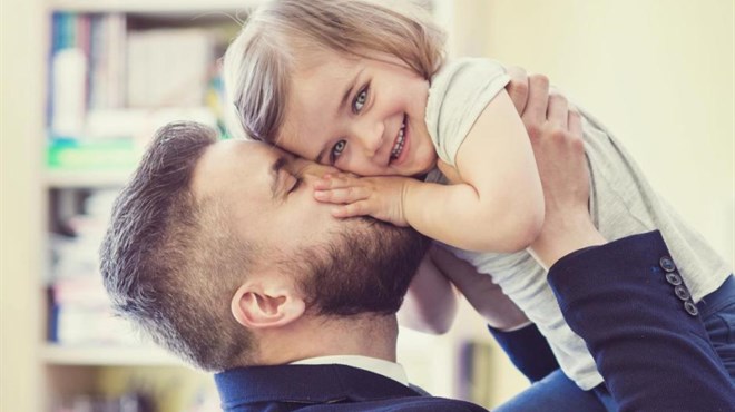 Kako tata utječe na kćer? On joj je putokaz za stvarni život