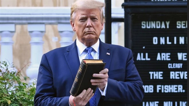 Trump s Biblijom u ruci: Koče nas palikuće, pljačkaši, Antifa i kriminalci