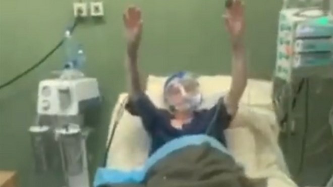 VIDEO: U Covid-bolnici liječnici i baka zapjevali: 'Da li će se ikad sresti tvoja noć i moja zora, hej, nema spora'