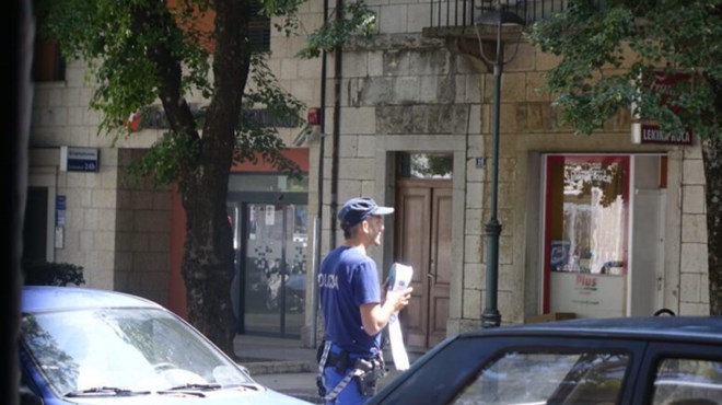 IMOTSKI: Evakuacija zbog dojave o bombi u banci