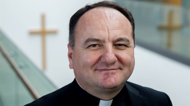 Perić broji posljednje dane na čelu biskupije! Biskup Palić preuzima službu