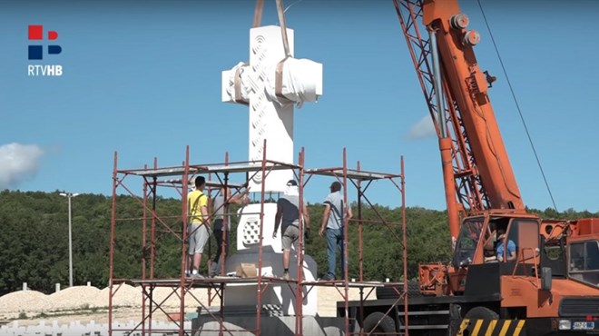 VIDEO: Na Groblju mira postavljen Vukovarski križ