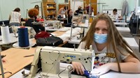 Učenice šiju maske za sve kolege u Slavonskom Brodu