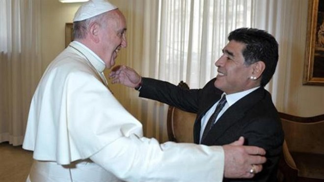 Papa: S ljubavlju se sjećam susreta s Maradonom i preporučam ga u svojim molitvama