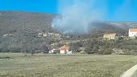 Vatra kod Tomislavgrada prijeti kućama, angažira se i helikopter Oružanih snaga BiH