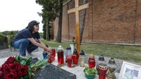 Pola godine od Bandićeve smrti, a građani još uvijek nose cvijeće na grob: 'Naš Milan je nezamjenjiv'