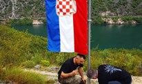 FOTO: Kolege suborci postavili spomen obilježje Goranu Spajiću-Gogi