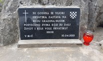 Na Budimu postavljena spomen ploča za poginule i umrle hrvatske branitelje