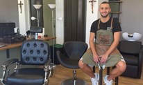 FOTO: OTVOREN JE BARBER MATE! Nogometni genij Mate Čolak u svom frizerskom salonu radi najbolje frizure