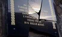 Ponovno razbijena spomen ploča HVO-u kod Bihaća