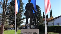 U rodnom Ljubuškom podignut spomenik američkom heroju Drugog svjetskog rata