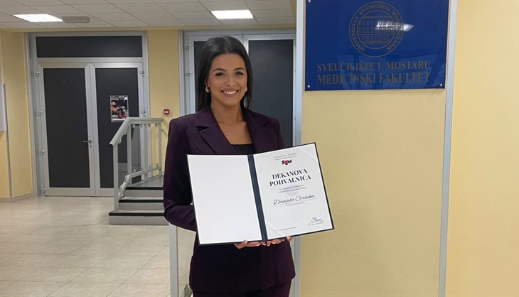 Danijela Ćorluka iz Gruda jedna od najboljih studentica medicine! Za vrijedan rad dobila i Dekanovu pohvalnicu!